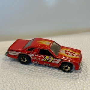 Vintage matchbox Hotwheels car FRONTRUNNER race car hot wheeL RED flame yellow